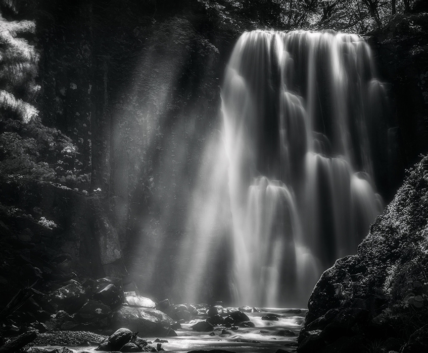 monochrome.waterfall.japan